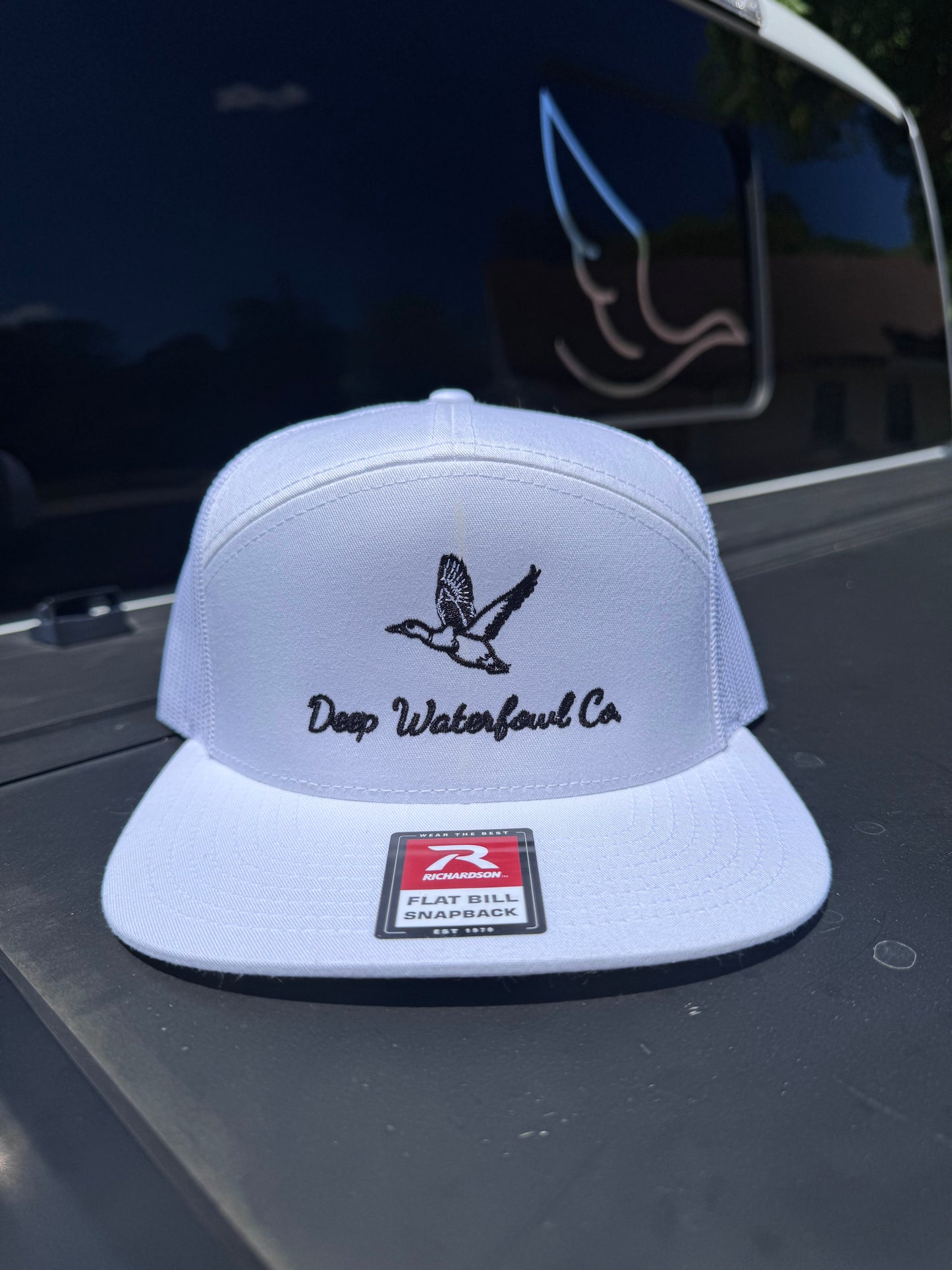 White Duck Logo | 7 panel |